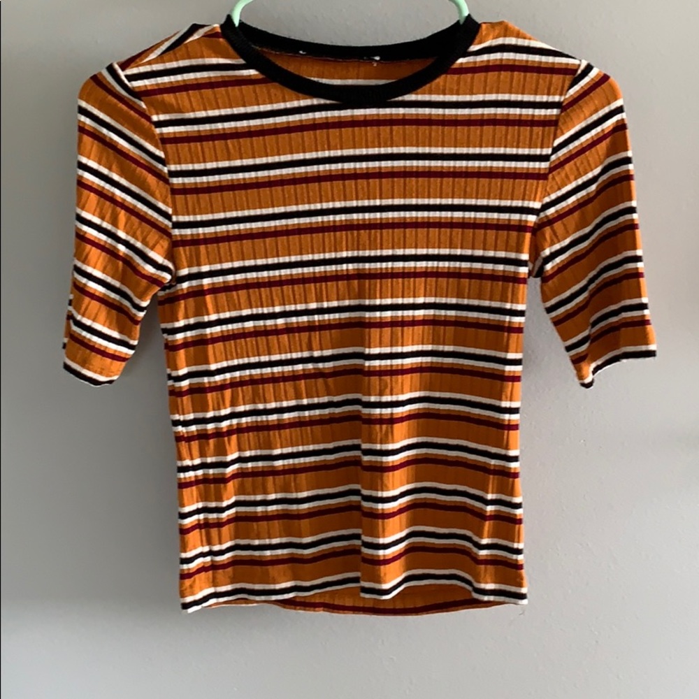 Cropped mid length sleeve shirt